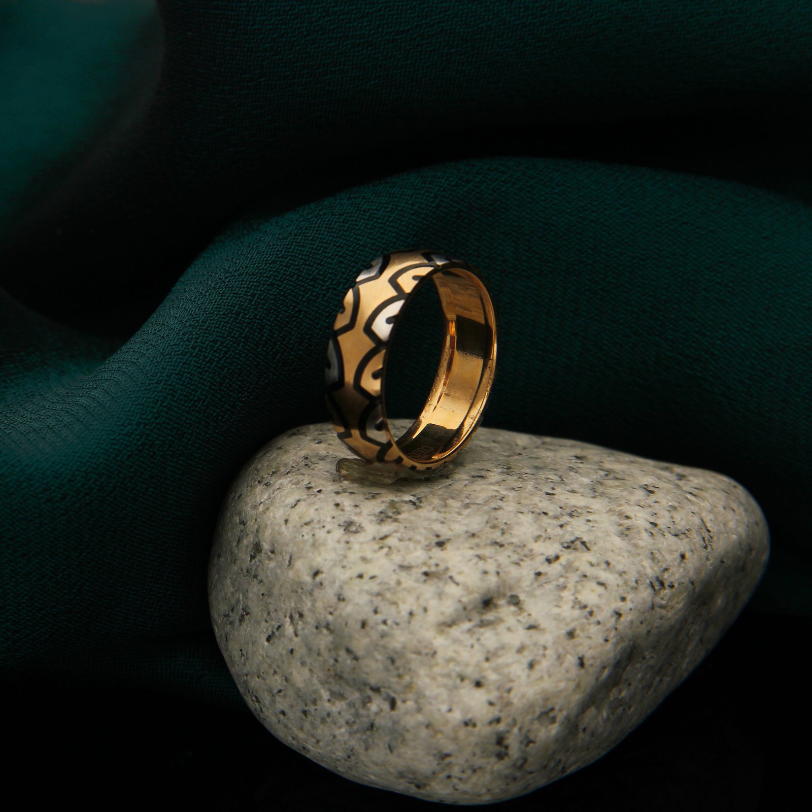 FANCY RING